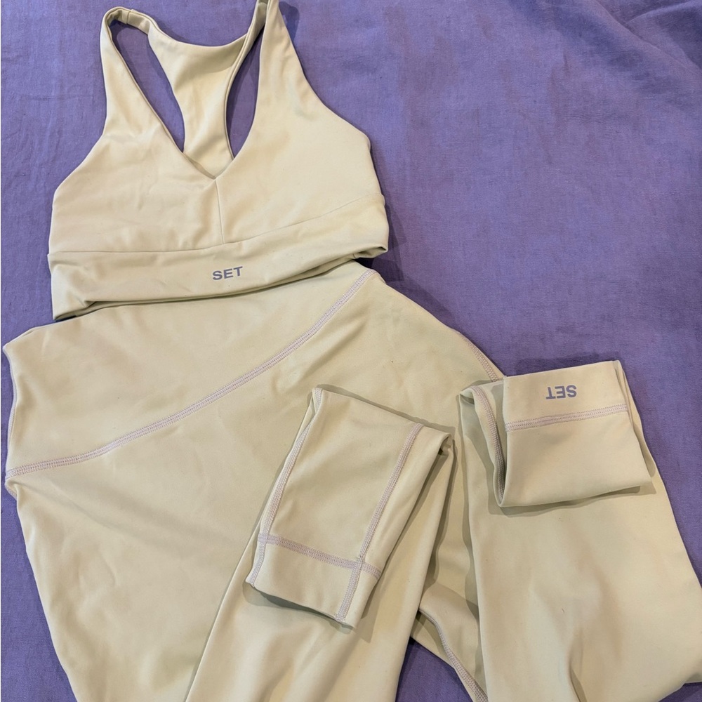 SET Active Light Green Leggings and Top
